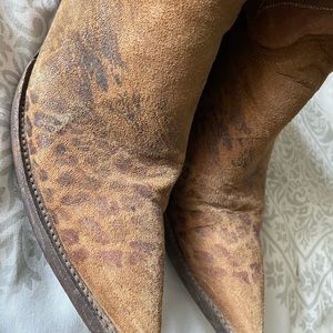 Old Gingo boots. size 8.5. Cute print just wanted other ones.
